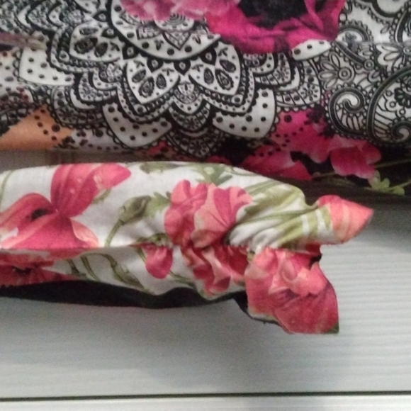 Valerie Stevens Women's Floral Tunic - Picture 3 of 11